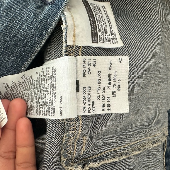 Levi’s Denim Jacket - medium dark wash - Picture 4 of 5